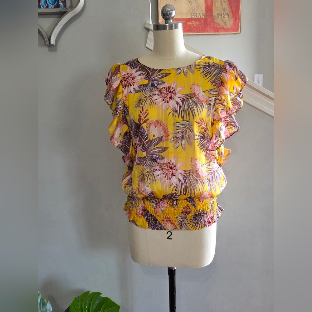 Pleione Floral Top Yellow Size Small NWT